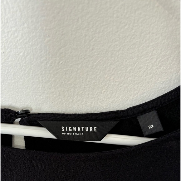 🎉4/30$🎉 Reitmans Black Boxy Blouse with 3/4 Sleeves and Embellishments🤍 - Picture 2 of 2